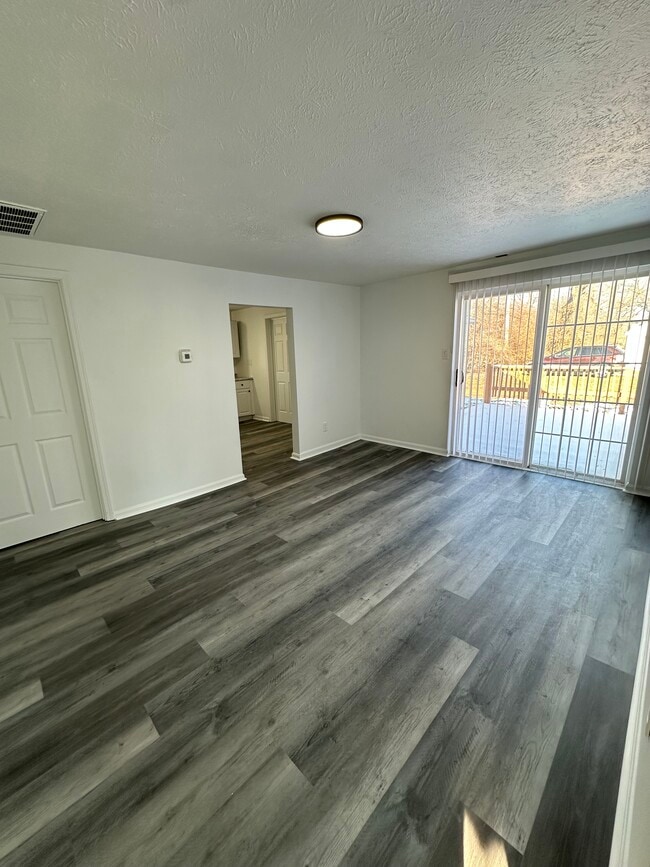 Building Photo - 3018 Alice Ave