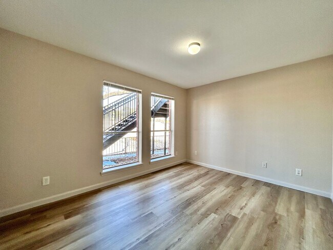 Building Photo - 7111 E Hwy 290