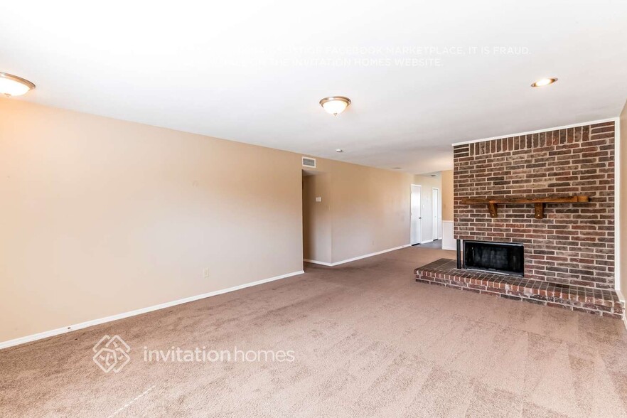 Building Photo - 1031 Bellflower Dr