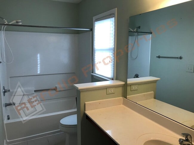 Building Photo - Wonderful 3BD 4 BA 1 Car-Garage End Unit T...