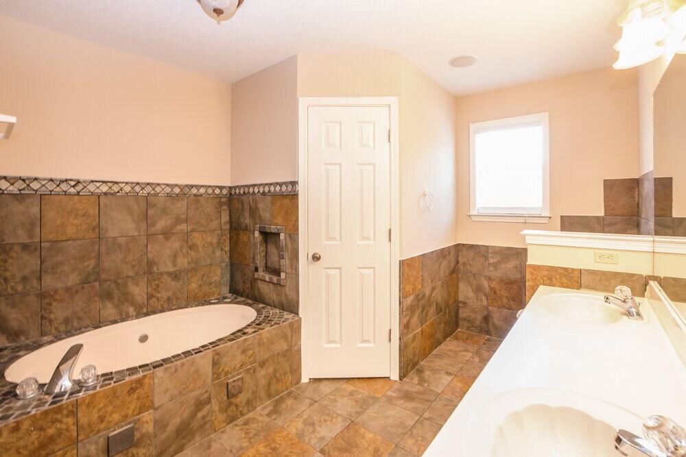 Building Photo - 3056 Valley Green Ln