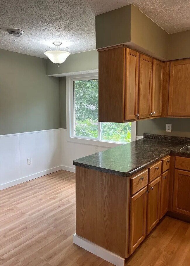 Building Photo - Spacious 4BR/3BA Home w/ Bonus Room, Porch...