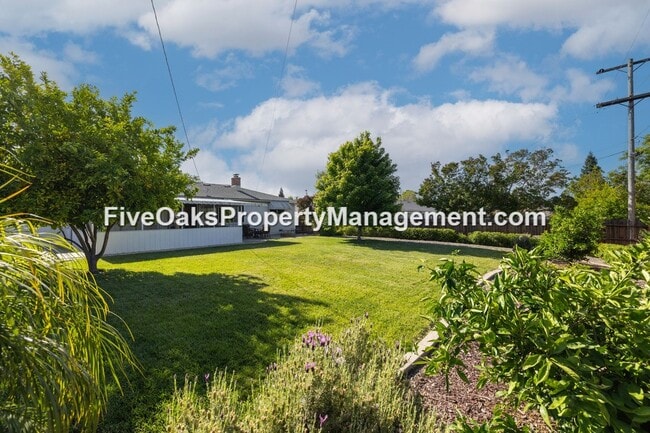 Building Photo - 102 Grenoble Way