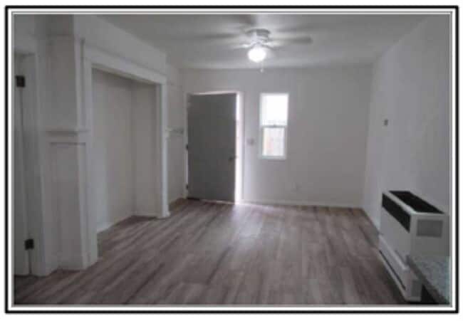 Building Photo - 337 W 8th St