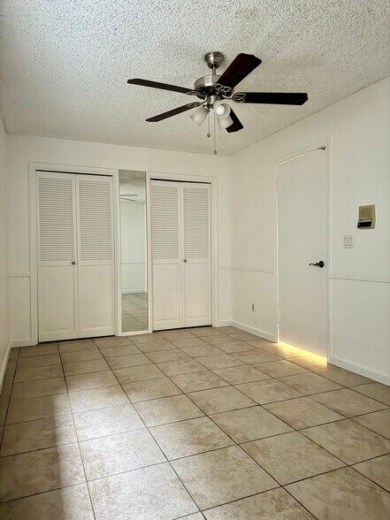 Building Photo - 1550 N Stapley Dr