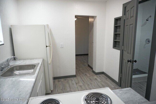 Building Photo - 2850 Shwonda Ave NE