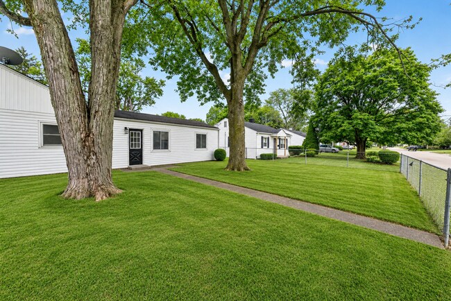 Building Photo - Beautifully Renovated 3BR Ranch w/ Garage, Covered Patio & Fenced Yard