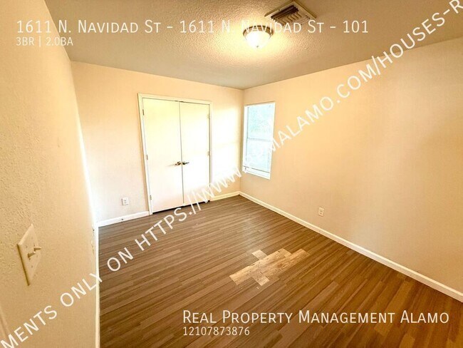 Building Photo - 1611 N Navidad St