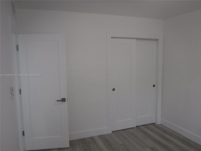 Building Photo - 1045 NE 39th Dr