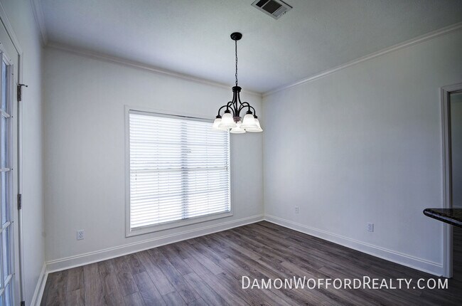 Building Photo - 142 Lakeway Drive