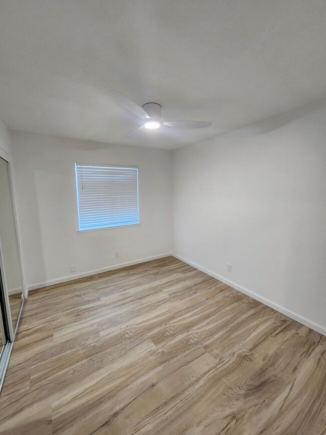 Building Photo - Newly Updated 2 Bed, 1 Bath