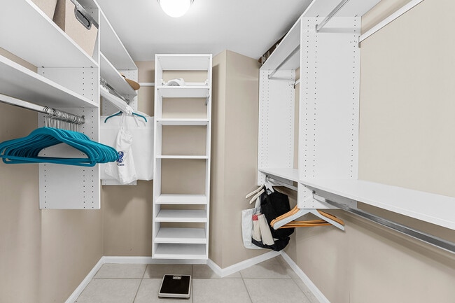 Building Photo - 5420 N Ocean Dr