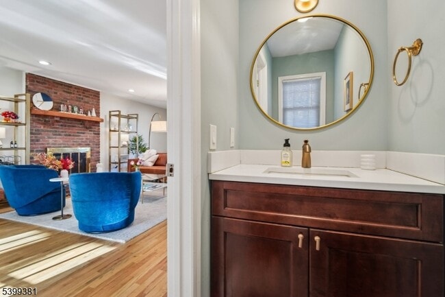 Building Photo - 17 Edison Dr