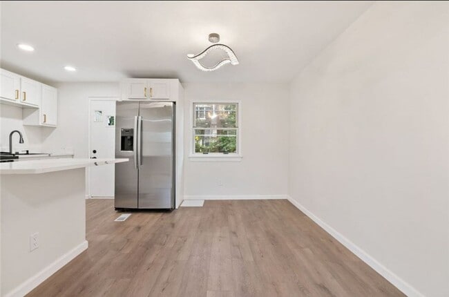 Building Photo - New 2 Bed/1 Bathroom Renovation in Swissvale!