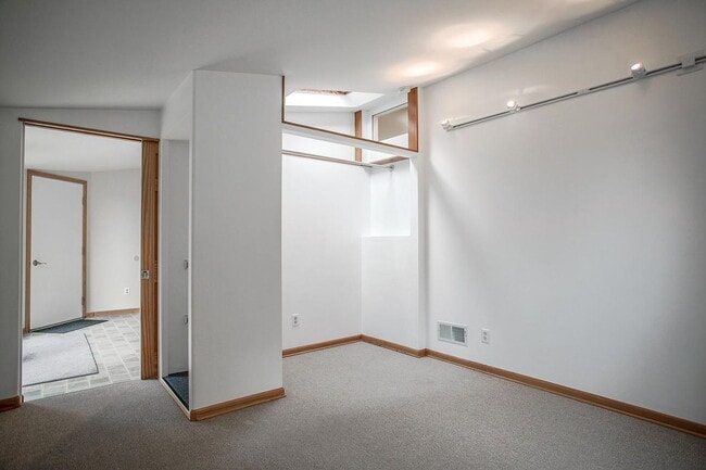 Building Photo - Single Family Home