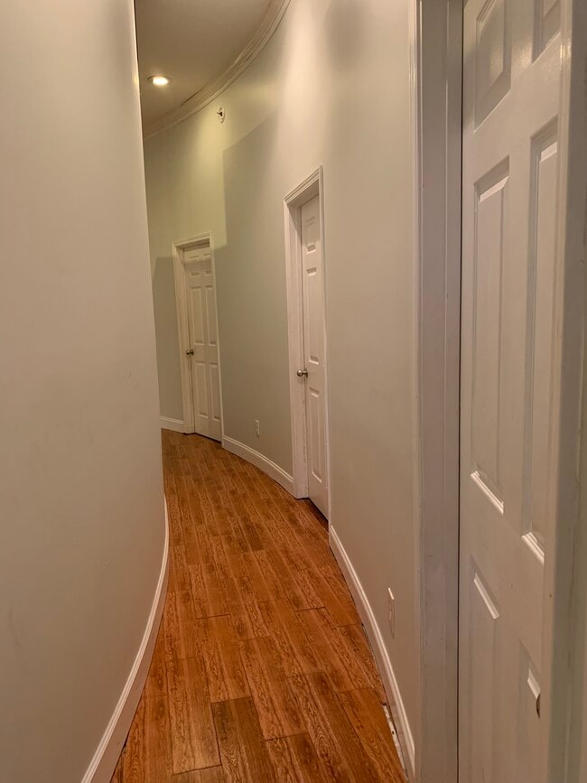 Building Photo - 3204 Southern Hills Cir W