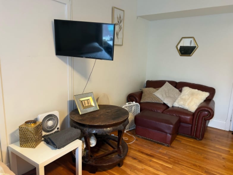 Building Photo - 118 2nd St SW