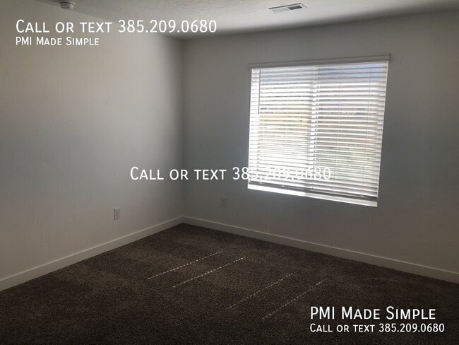 Building Photo - 1040 W Broadleaf Dr