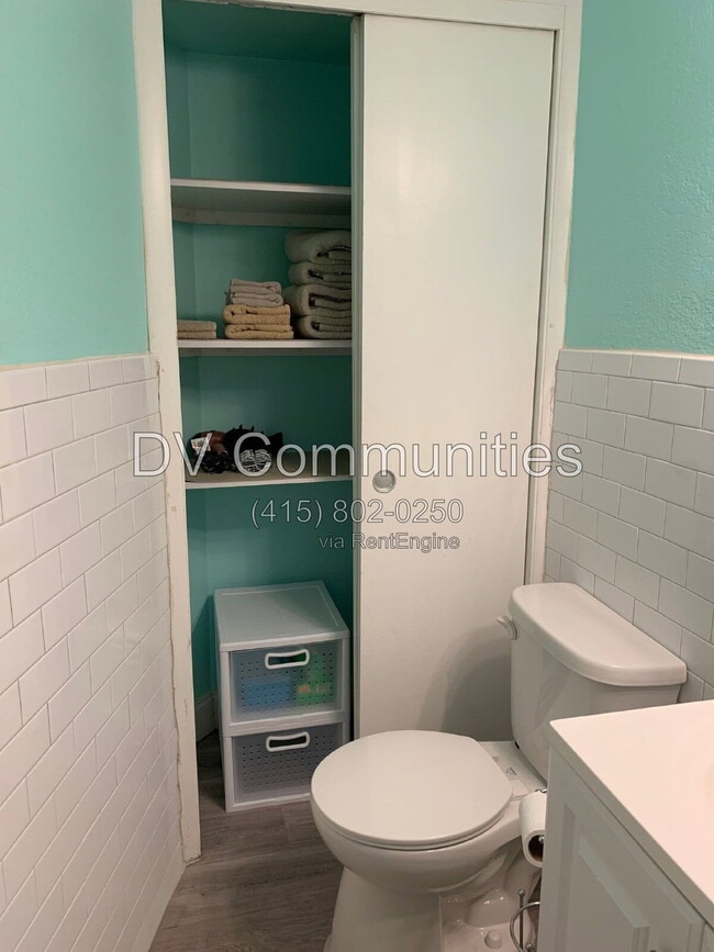 Building Photo - 470 3rd St S