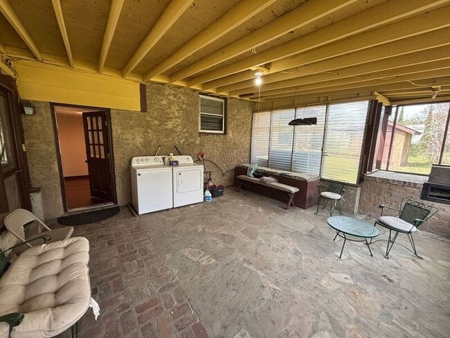 Building Photo - 720 Riverland Dr