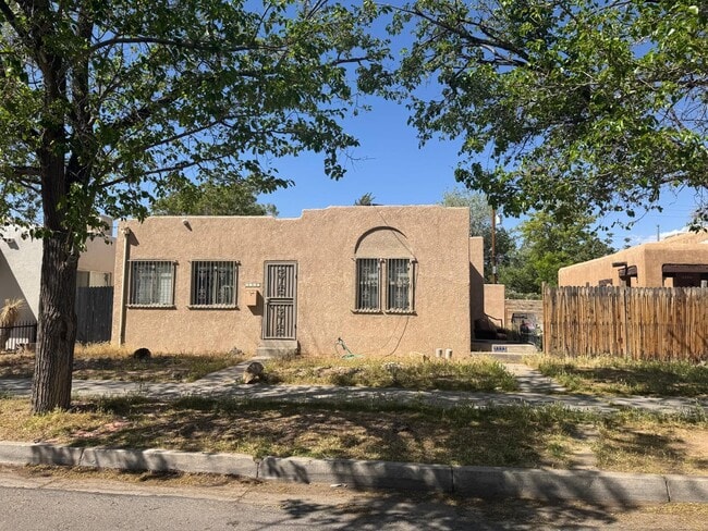 Primary Photo - 1113 Gold Ave SW