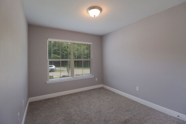 Building Photo - 16509 Lexington Ct