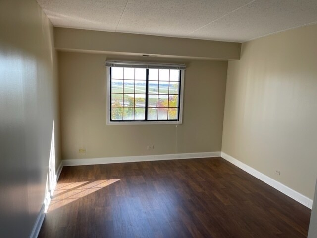 Building Photo - 350 Plum Creek Dr