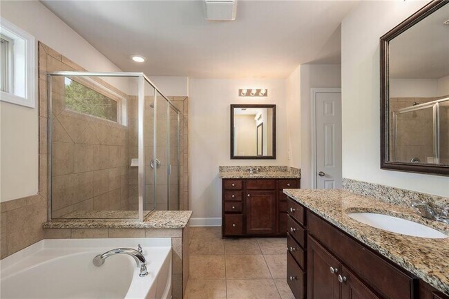 Building Photo - 3282 Ferncliff Ln