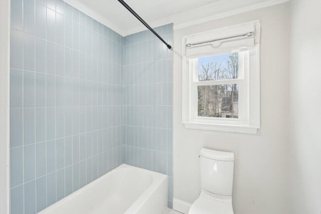 Building Photo - 1600 Spring Arbor Ct