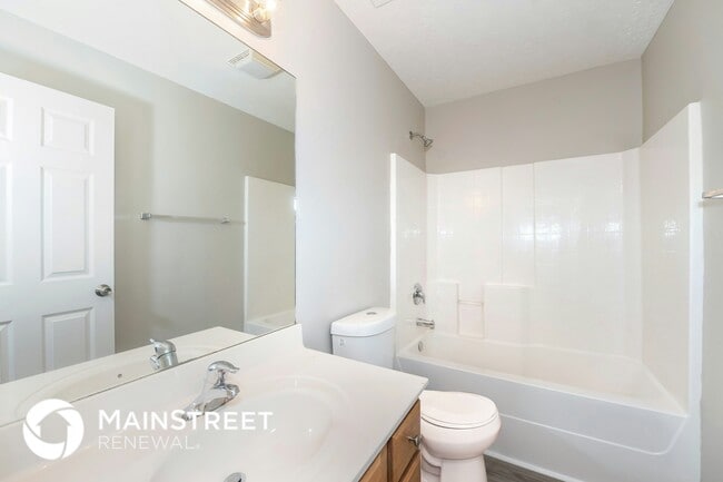 Building Photo - 204 Vintage Cir