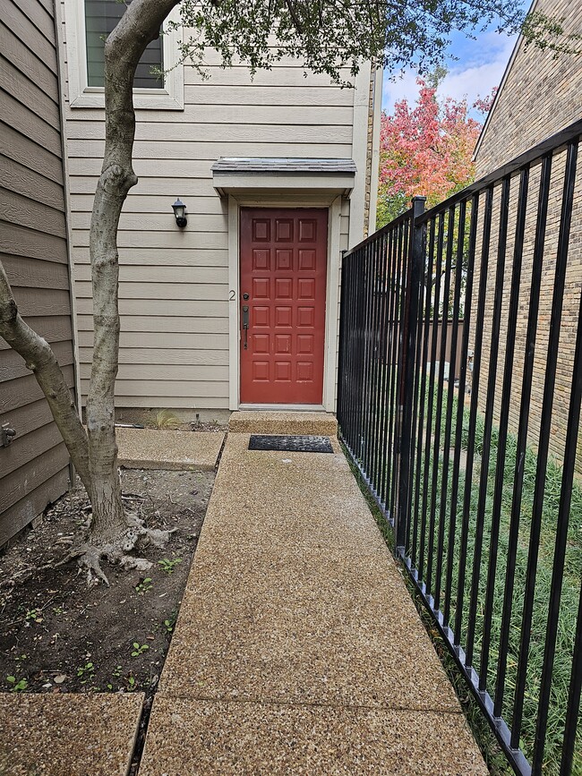 Building Photo - 5616 Preston Oaks Rd