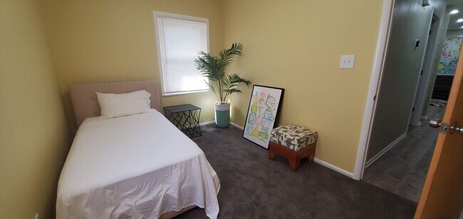 Building Photo - Three Bedroom Home for Rent on the Northsi...
