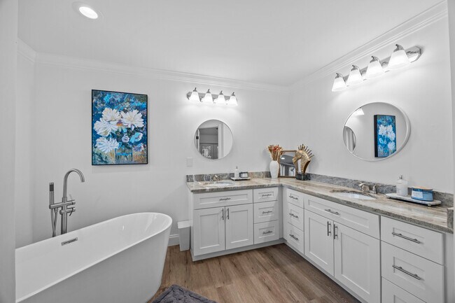 Building Photo - 2400 Seaford Dr