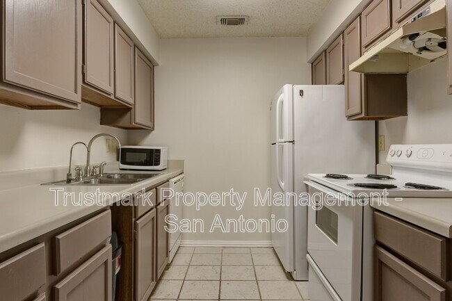 Building Photo - 4119 Castlewood