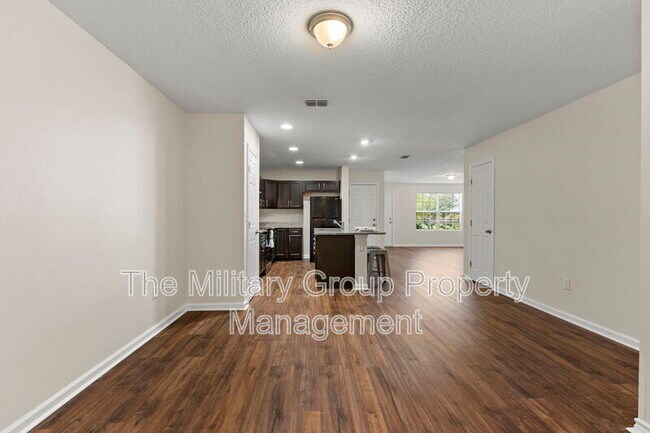 Building Photo - 1343 Pangola Dr