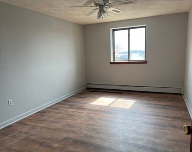 Building Photo - 300 Governors Dr