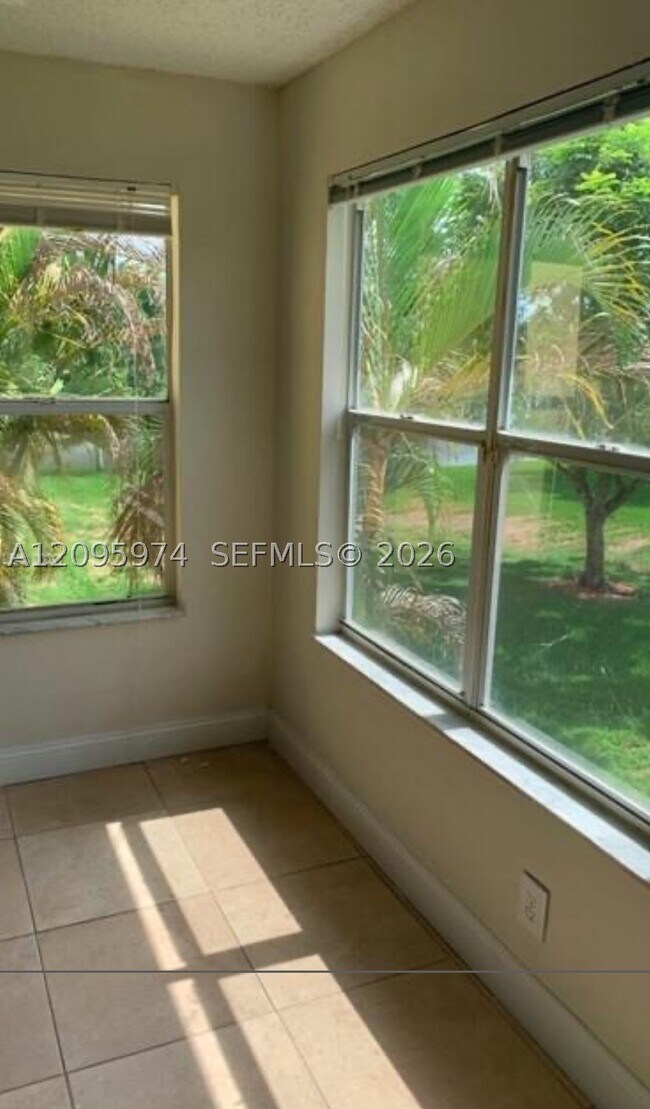 Building Photo - 12840 Vista Isles Dr