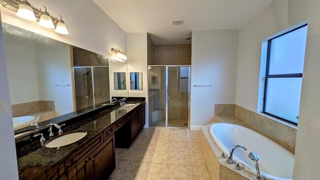 Building Photo - 11555 NW 81st Pl
