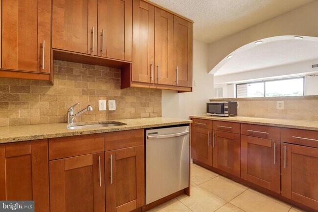 Building Photo - 200 N Pickett St