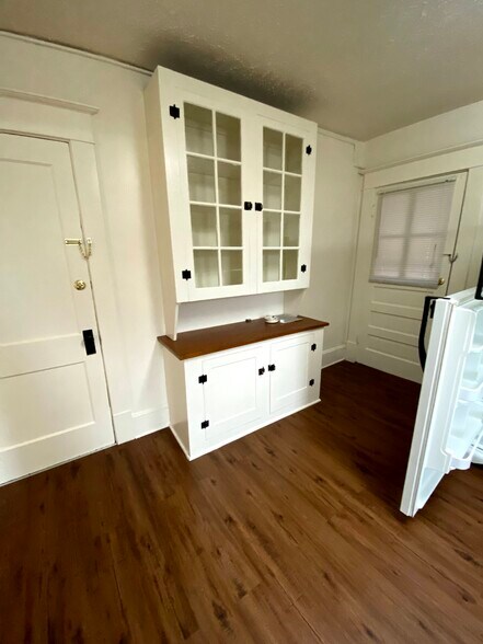 Built In Storage - 21 N Braddock St