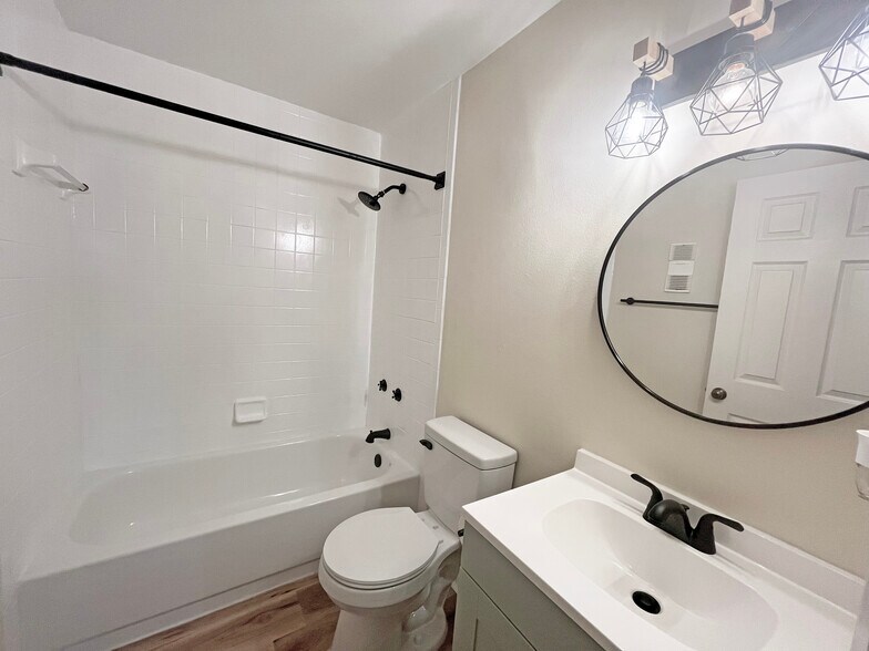 Building Photo - 26 Aledo Ct