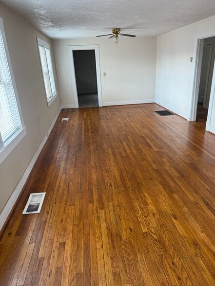 Building Photo - 803 E Hill Ave