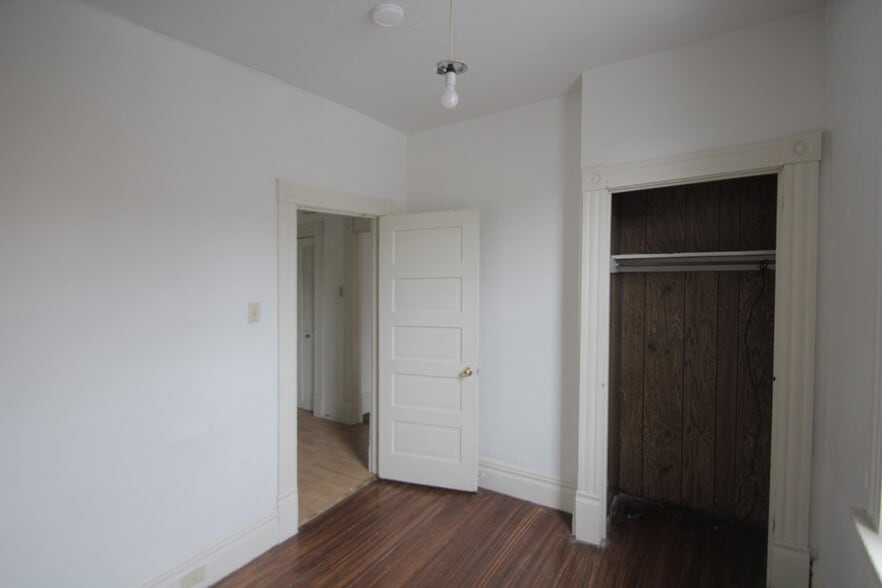 Building Photo - 405 Peebles St