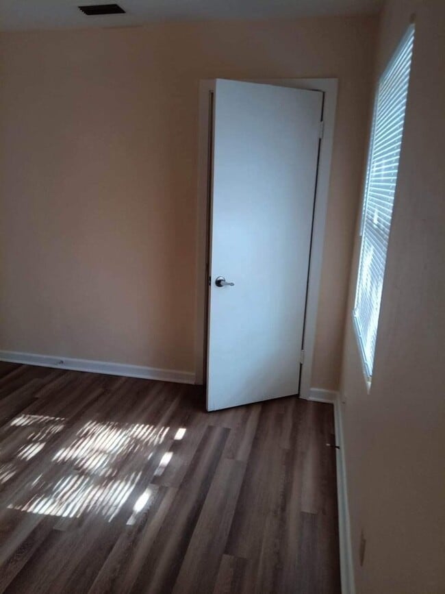 Building Photo - Convenient Cedar Hills Living Near Shopping & Major Roads