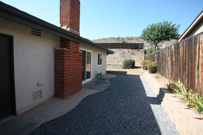 Building Photo - 3br, 2ba in a Great Family Neighborhood Available Now!