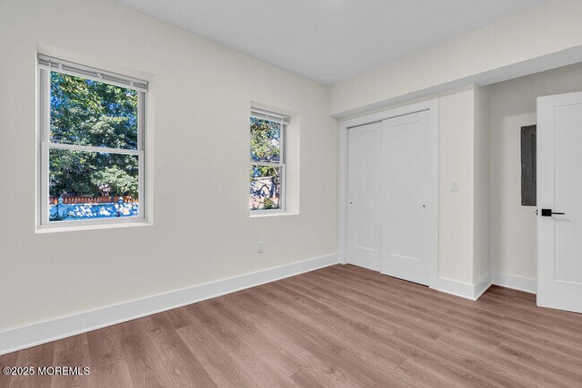 Building Photo - 700 1st Ave
