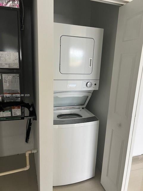 Building Photo - 885 E 1st Ave