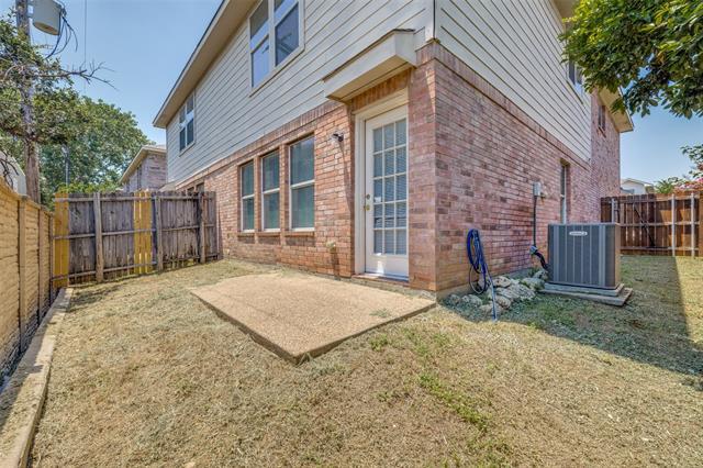Building Photo - 2326 Kingsway Dr