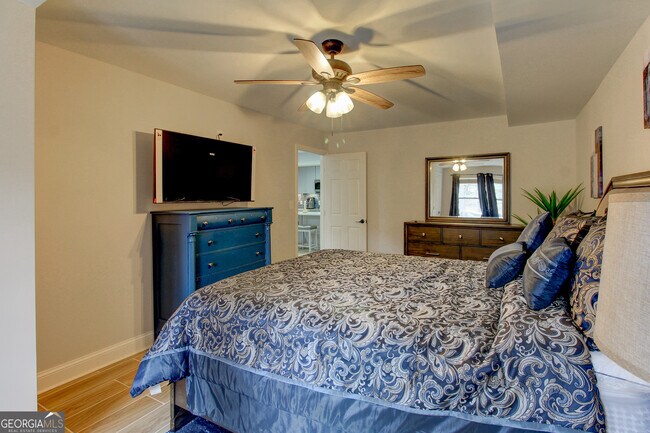 Building Photo - 4915 Lake Forest Dr SE