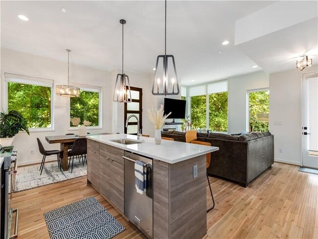 Building Photo - 520 Wabash Ave NE